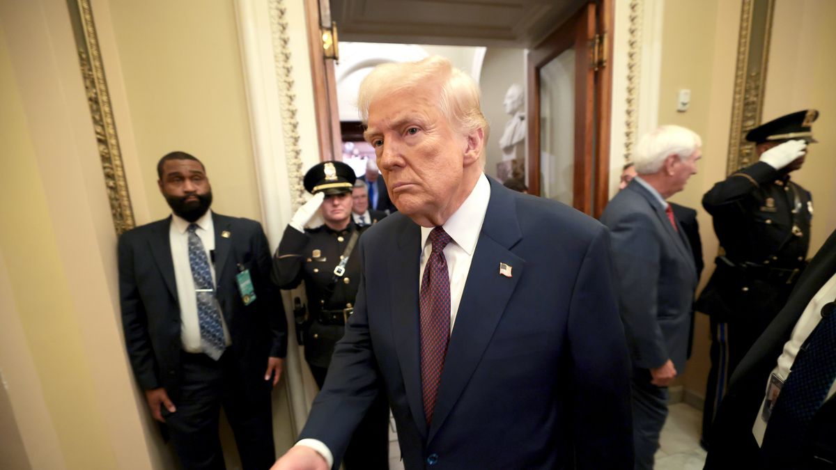 Znowu wolta. Trump zawiesza cła na auta i części z Kanady i Meksyku