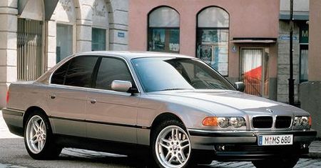 Jaki używany samochód kupić? BMW serii 7 E38, czyli limuzyna od 15 tysięcy złotych