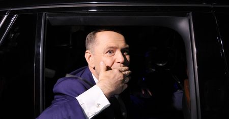 Zgrzyt na spotkaniu PiS. Media: Nawrocki wbija szpilę posłowi