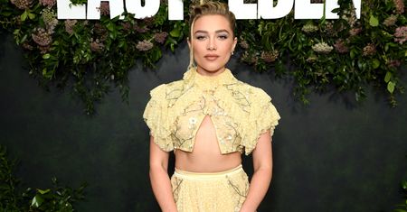 Złoto, satyna i koronka. Florence Pugh olśniewa na premierze