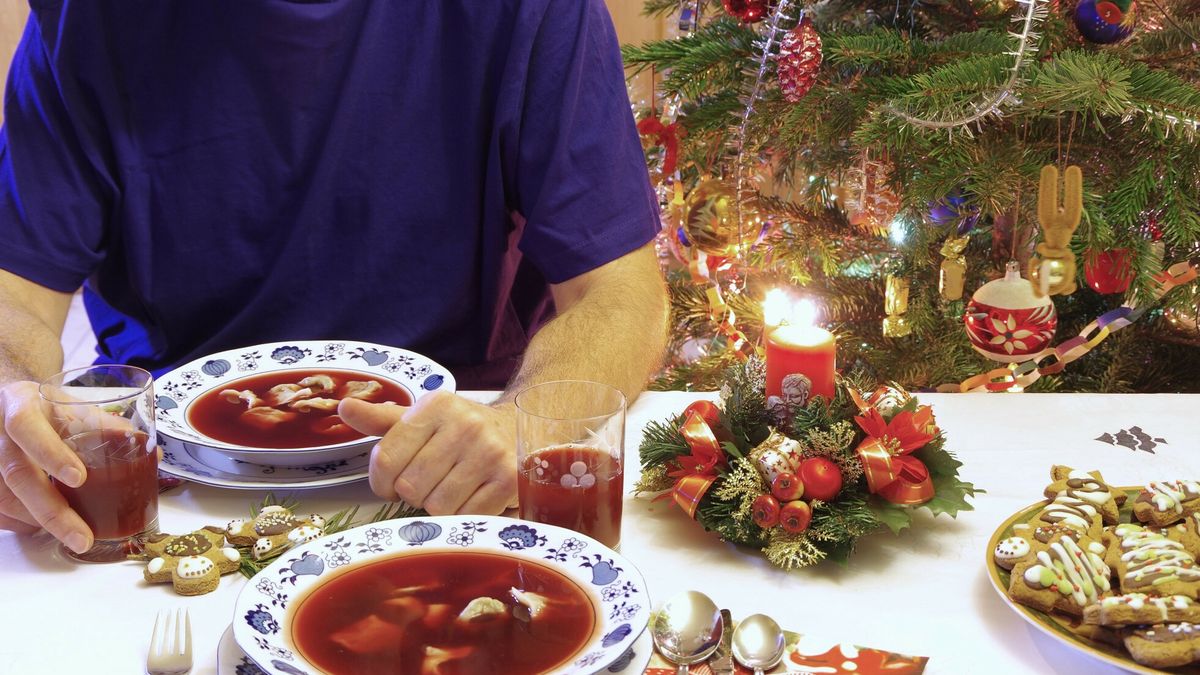 Stock MaBaPHOTO: ZOFIA I MAREK BAZAK / EAST NEWS   Polskie zwyczaje swiateczne N/Z Wigilia Bozego NarodzeniaZOFIA BAZAK