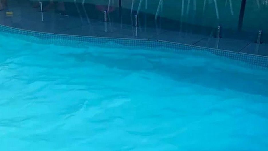 Pod wodą jest dziecko