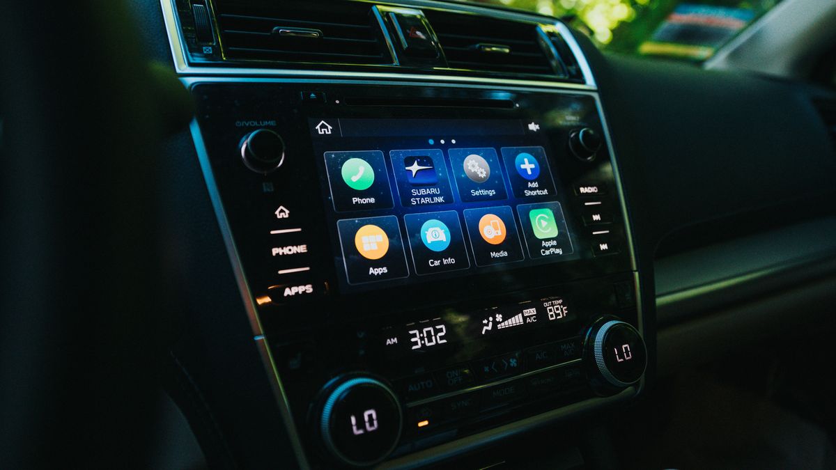 Nowe samochody przeważnie są wyposażone w stacje multimedialne, ale można je montować także w starszych autach