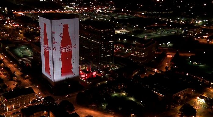 Cały budynek Coca-Coli jako gigantyczny ekran [wideo] 2