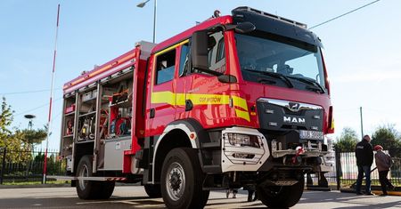 Nowy wóz ratowniczo-gaśniczy w OSP Mętów.  Zwiększone bezpieczeństwo przeciwpożarowe mieszkańców