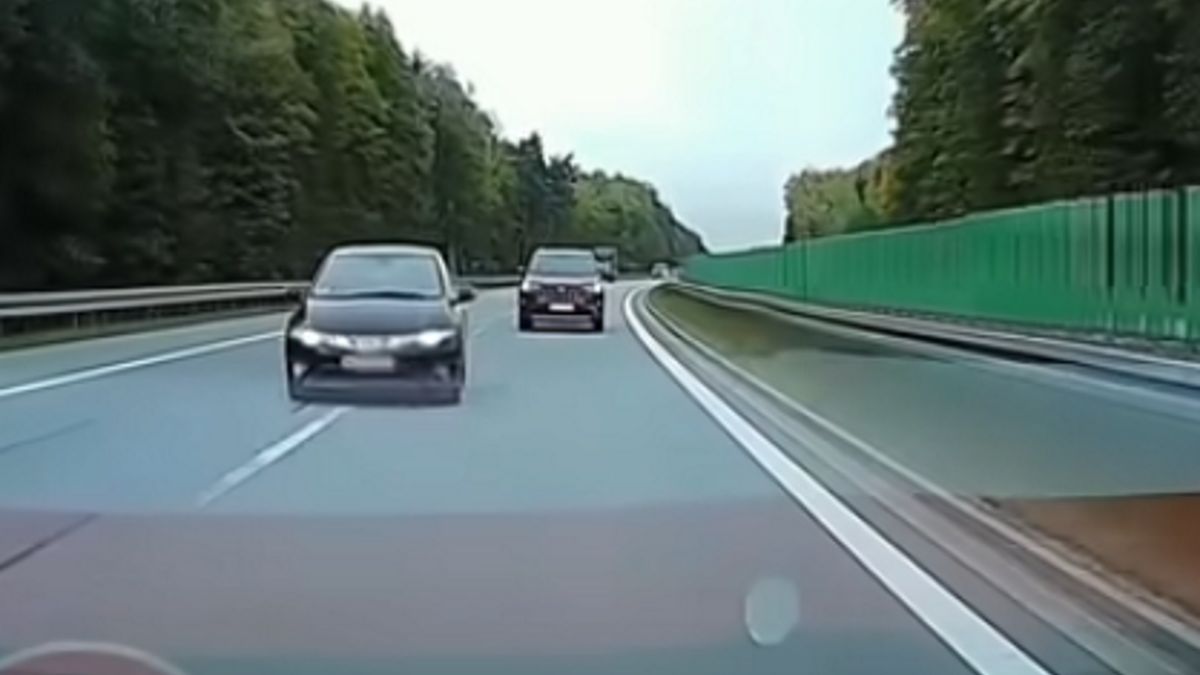 "Poganiacz w Hondzie został szeryfem". 