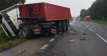 Brzezice. Tragiczny wypadek na dk 12. Nie żyje kierowca alfy romeo, dwie osoby w szpitalu