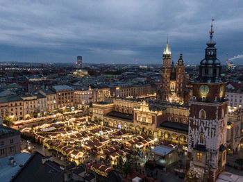 Pogoda w Krakowie. Prognoza na niedzielę 7 grudnia. Mgły i duże zachmurzenie, bez opadów
