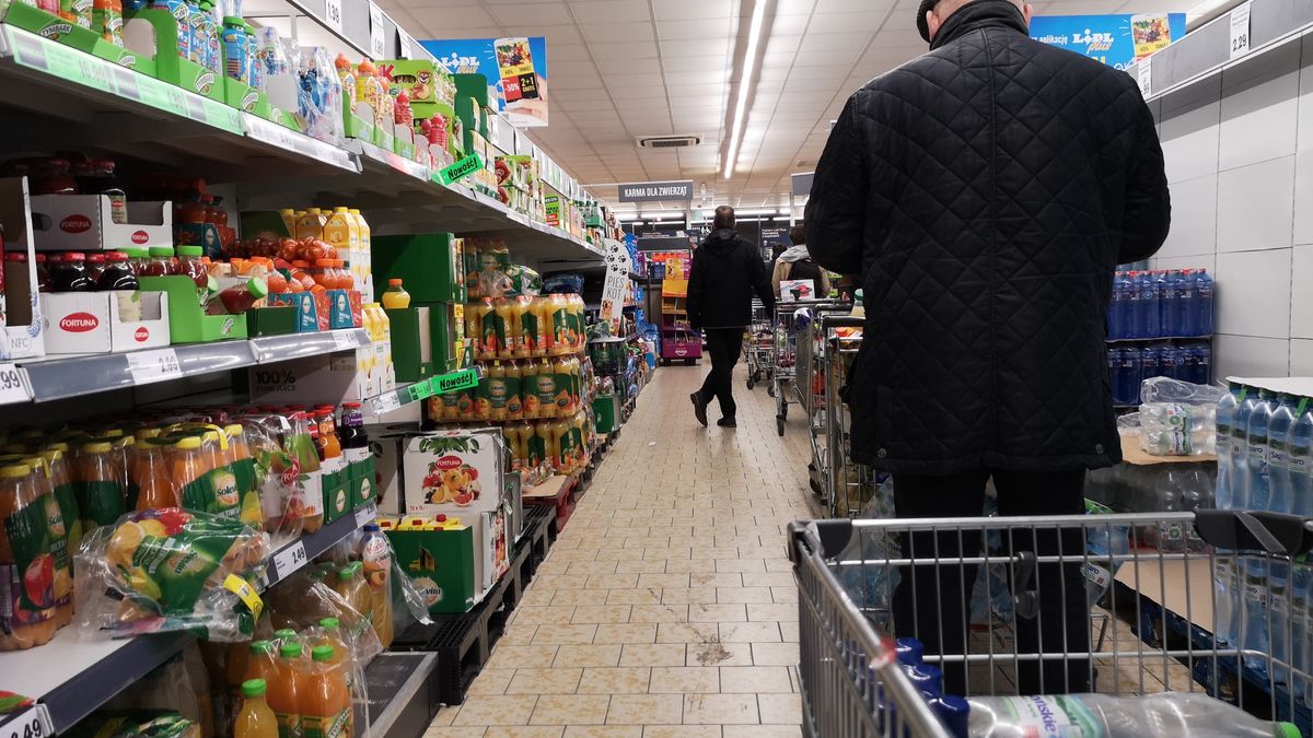 Godziny dla seniora miały zlikwidować problem kolejek. W rzeczywistości powiększyły go.