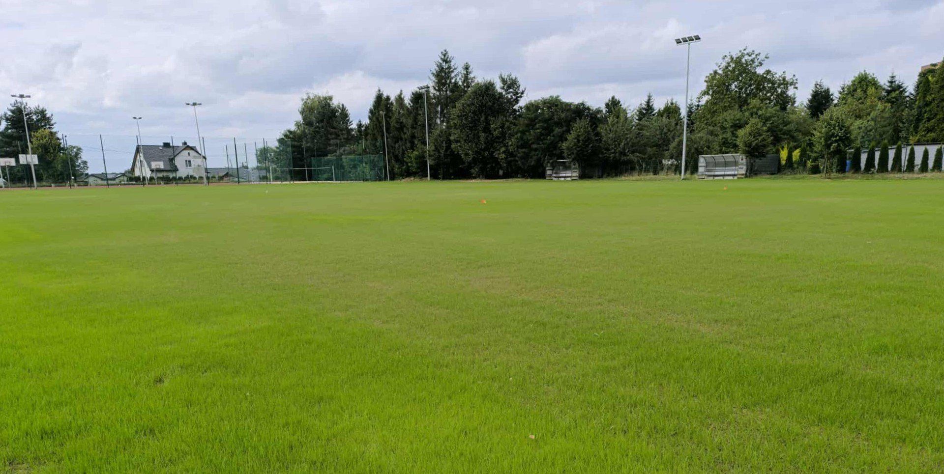 Boczne boisko w LKS Jawiszowice, służące głównie młodzieży, przeszło gruntowną modernizację.