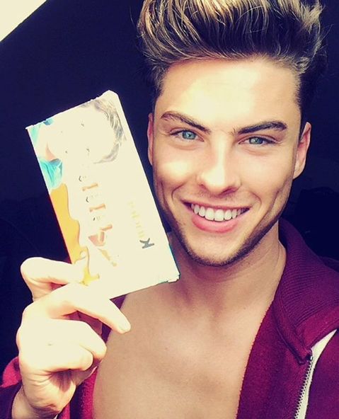 Josh próbuje swoich sił w modelingu