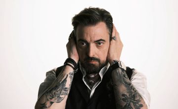 Ilu widzów miało late show Sekielskiego?  Po zmianie pasma widownia zmalała