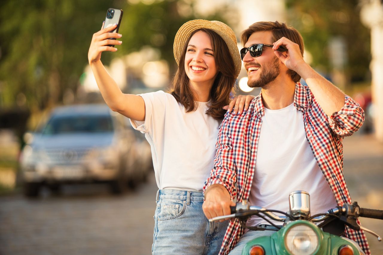 Tani i niezawodny smartfon na urlop? Tymi aparatami zrobisz najpiękniejsze wideo i zdjęcia z wakacji