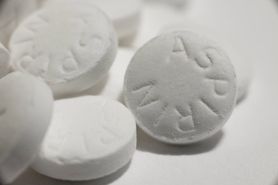 Skutki uboczne przyjmowania aspiryny. Niepokojące wyniki badań