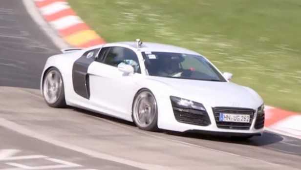 Odświeżone Audi R8 wyszpiegowane raz jeszcze [wideo]