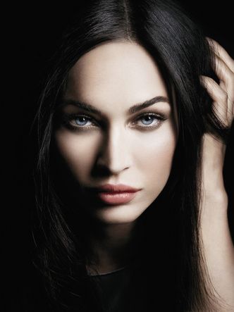 Megan Fox reklamuje kosmetyki Armaniego (WIDEO)