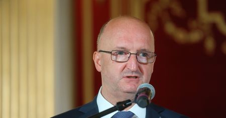 Dymisja Wawrzyka. Wcześniej do resortu przyszli agenci CBA?