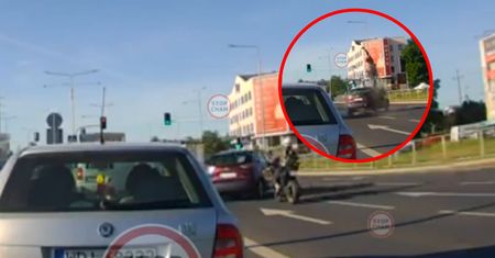 Kobieta nagle zmieniła pas ruchu. Nie żyje policjant