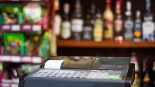 Alkohol ma zniknąć z pola widzenia? Jest petycja do resortu zdrowia