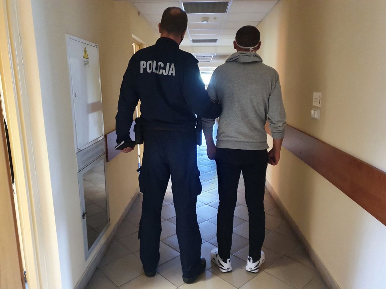 Mazowieckie. Policja z zatrzymanym mężczyzną 