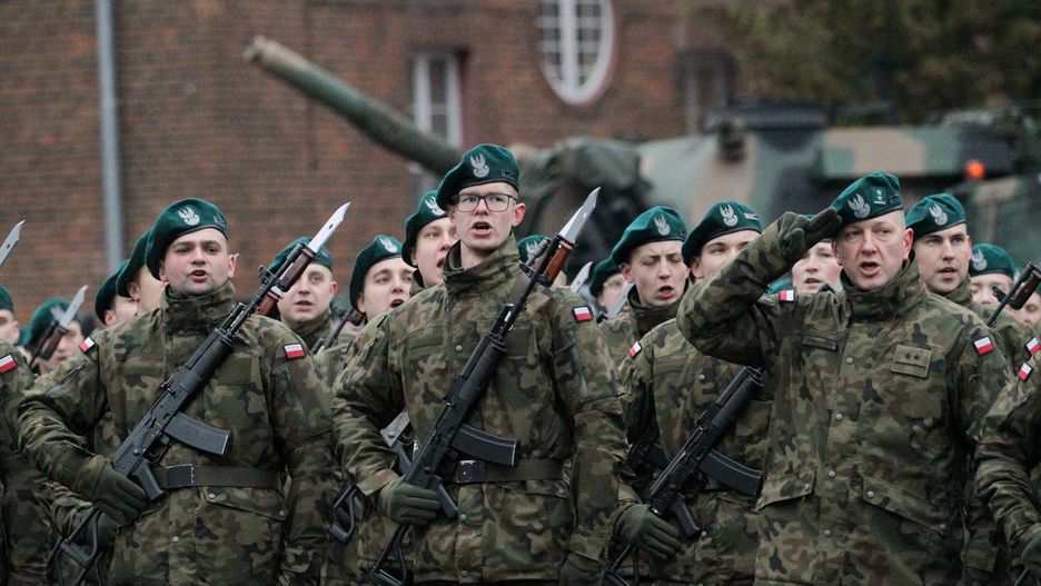 Olsztyn, 10.12.2022. Przysięga żołnierzy-ochotników, którzy wstąpią w szeregi Wojska Polskiego, 10 bm. w Olsztynie. (aldg) PAP/Tomasz Waszczuk