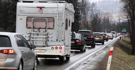 Powroty z sylwestra. Gigantyczne korki. "8 km na godzinę"