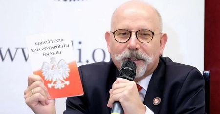 "Nie ma świętych krów". Szef KRRiT ostro uderzył w TVN