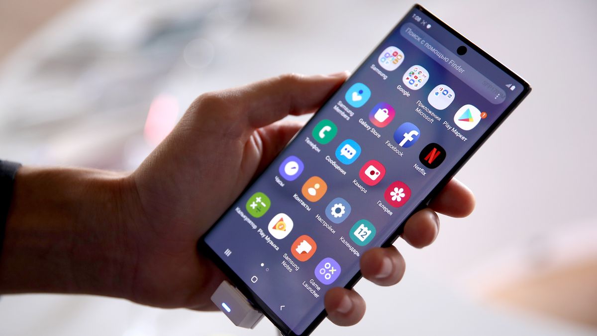 Aplikacja Twój telefon w Windows 10 pokaże tapetę ze smartfonu, fot. Getty Images