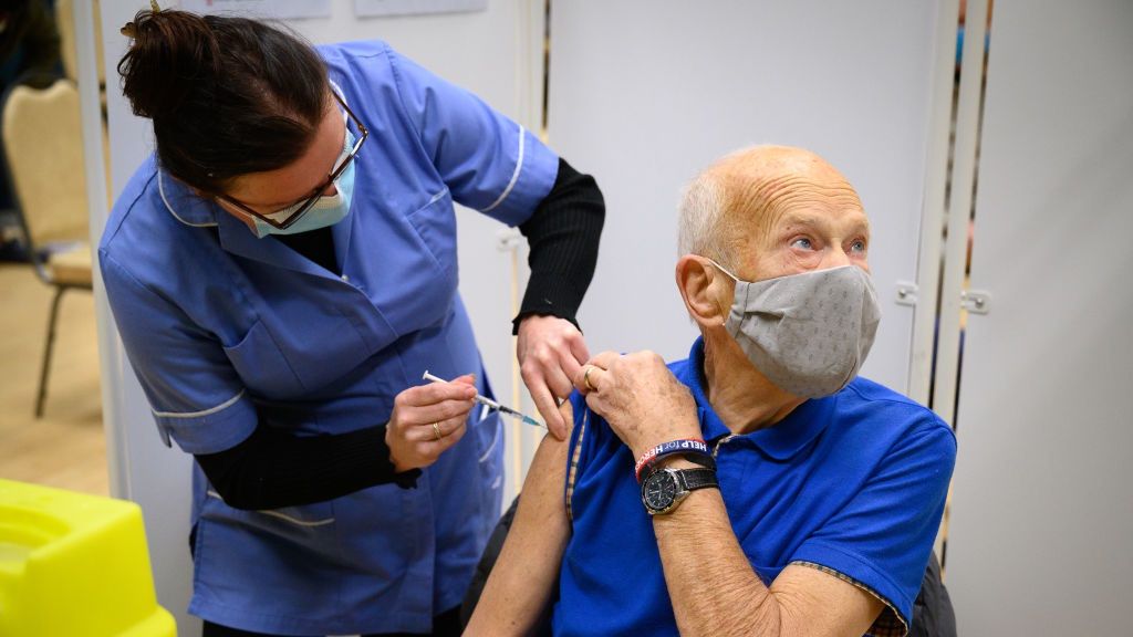 Koronawirus w Polsce. Niebawem ruszą szczepienia w aptekach