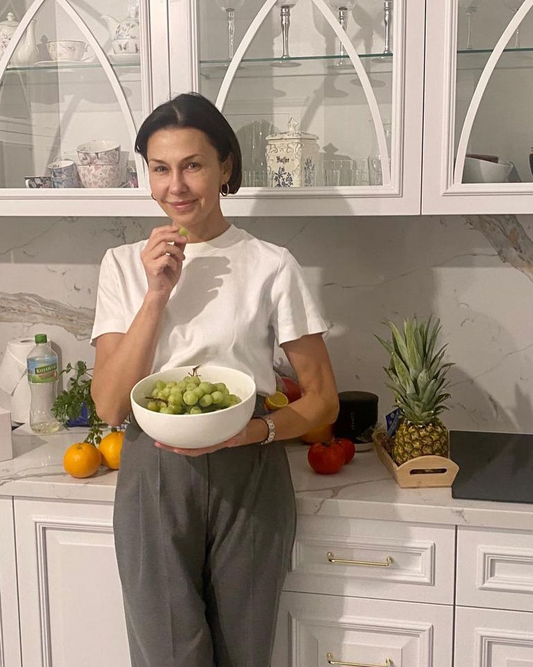 Jak mieszka Anna Popek? Morze bieli w lekko paryskim stylu. 