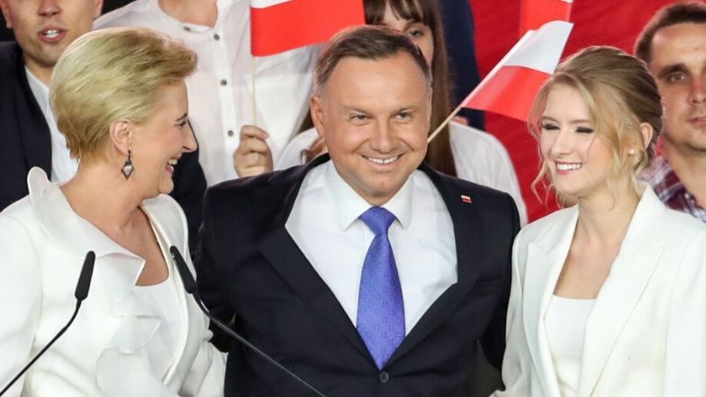 Wybory prezydenckie 2020. Andrzej Duda do zgromadzonych na wieczorze wyborczym: "Niech żyje Polska"