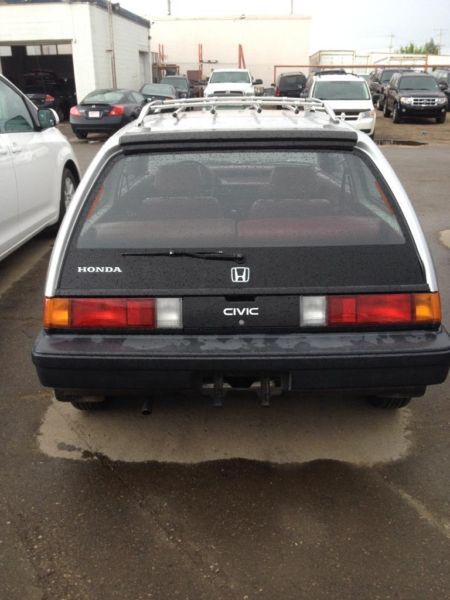 Honda Civic sprzed trzech dekad z zerowym przebiegiem 6