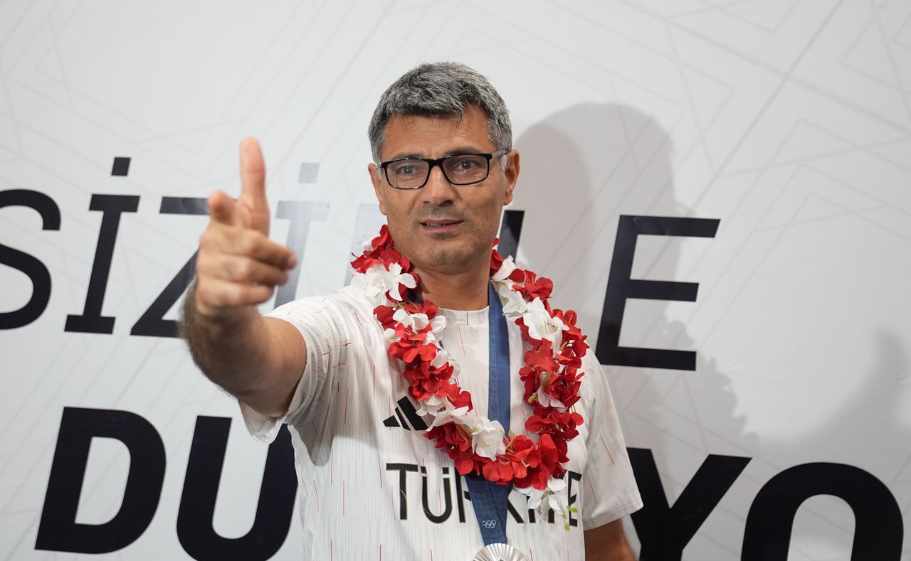 Turkish shooter Yusuf Dikeç wins Olympic silver with relaxed style