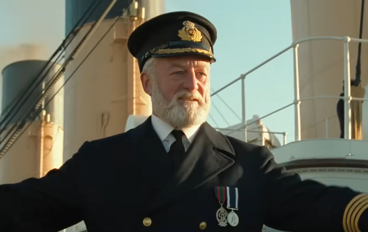 Bernard Hill jako kapitan Smith w filmie "Titanic"