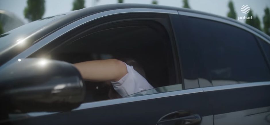 Spot Polsatu, Maciej Kurzajewski w śniadaniówce (YouTube)