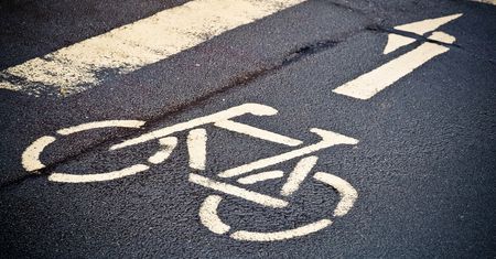 Warszawa. Początek lata. Coraz więcej wypadków rowerzystów