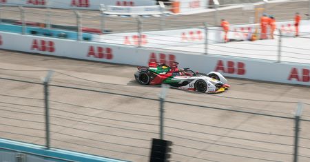 Formuła E królową sportów motorowych jeszcze długo nie będzie. Ale to świetny sposób na dzień z rodziną