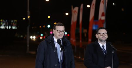 Ceny paliw szybują. Zandberg: to test dla premiera, kto rządzi w Polsce