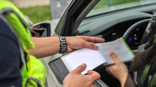 70-latka wjechała pod prąd. Dostała 10 tys. zł mandatu. Ekspert: "To jest przesada"