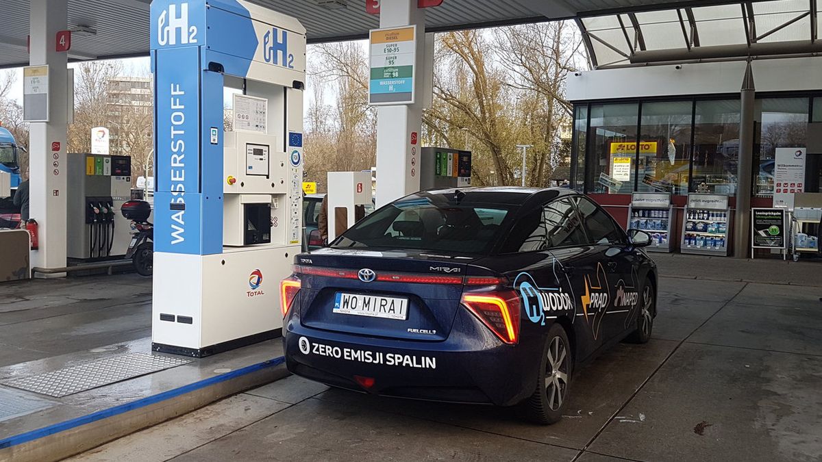 Obecnie czekamy na debiut drugiej generacji Miraia. Dziś auta wodorowe odstraszają ceną. Rozwój tej technologii i popularyzacja pojazdów mogą to jednak zmienić