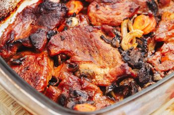 Na długi weekend piekę karkówkę w kapuście kiszonej. Idealna na zjazd rodzinny