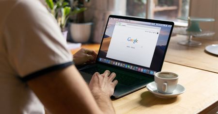 Pracujesz z różnych miejsc? Nie zapomnij zaznaczyć tego w Google!