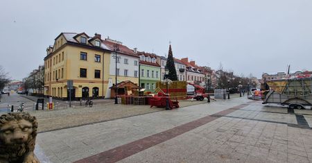 Rynek w Płocku zamieni się w Wioskę Świętego Mikołaja. Powstaje lodowisko i masa świątecznych atrakcji