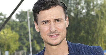 Mateusz Damięcki najpierw pokazał się w szpilkach. Teraz widzimy resztę metamorfozy
