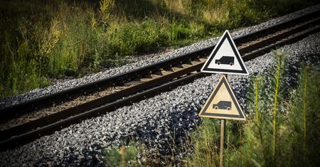 Zapory podniesione, Audi zderzyło się z pociągiem w Pile