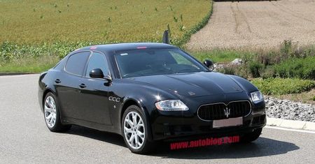 Maserati Levante - baby Quattroporte uchwycone