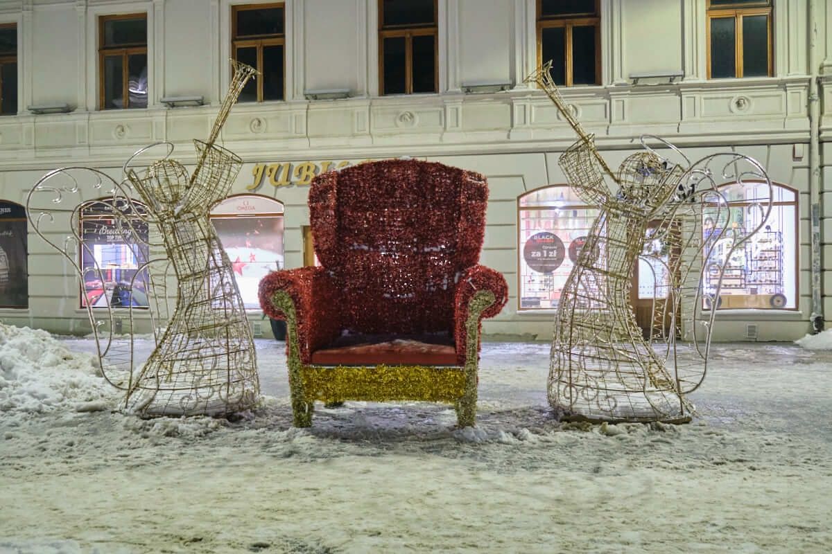 Montaż świątecznych iluminacji w Lublinie