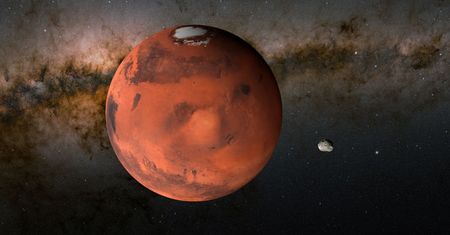 "Mars miał lepsze warunki do rozwoju życia". Ekspert o wodzie na czerwonej planecie