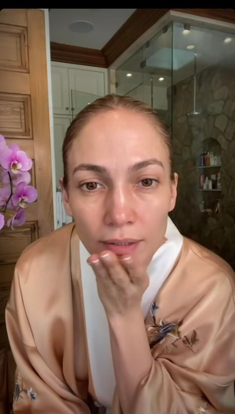 Jennifer Lopez prezentuje twarz bez makijażu