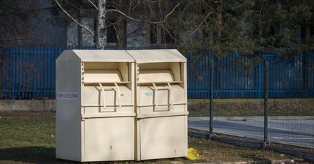 Zwłoki w kontenerze na ubrania. Tragedia w Pardubicach